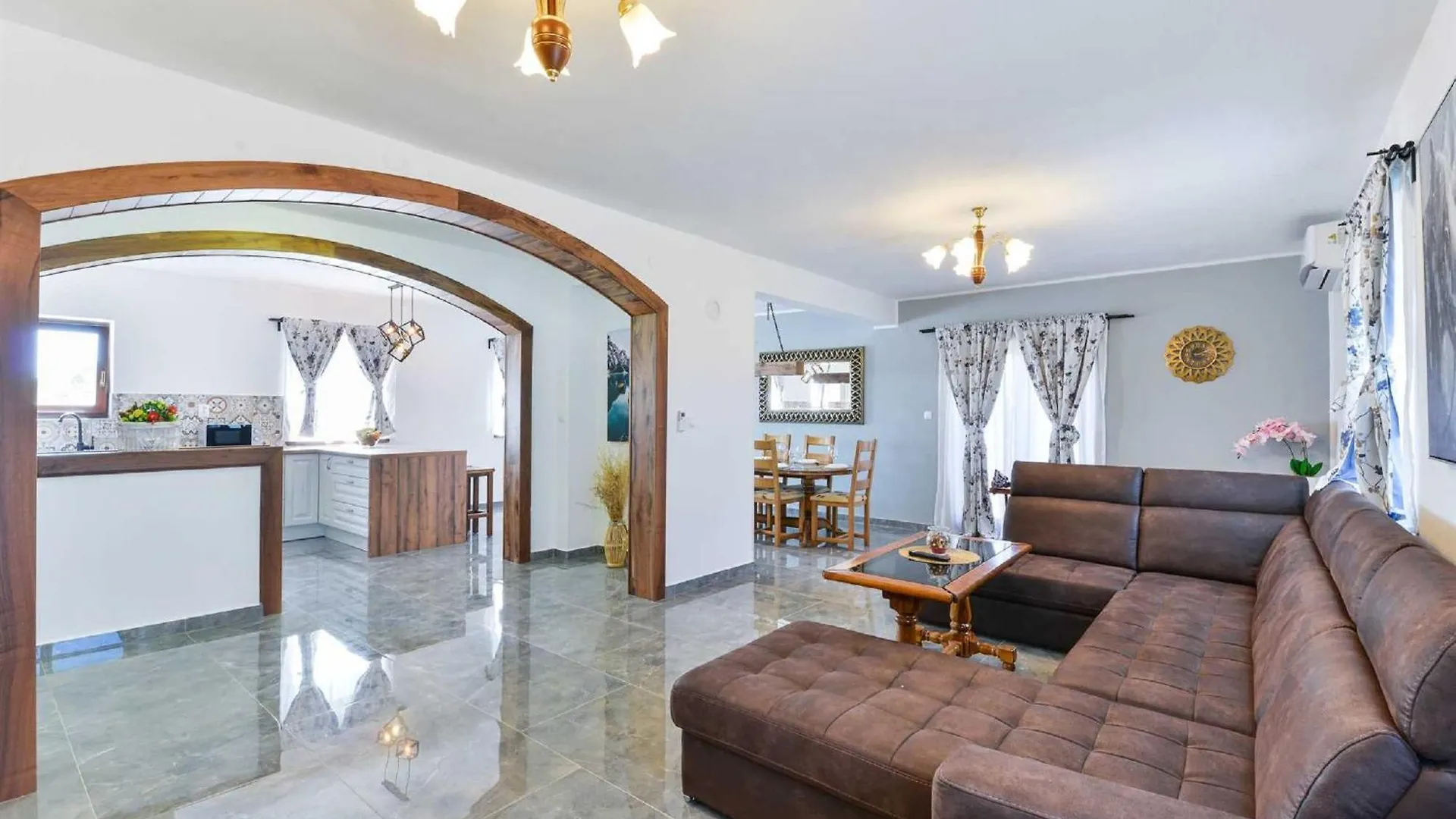 Villa Marinic With Private Pool , Zadar County Benkovac