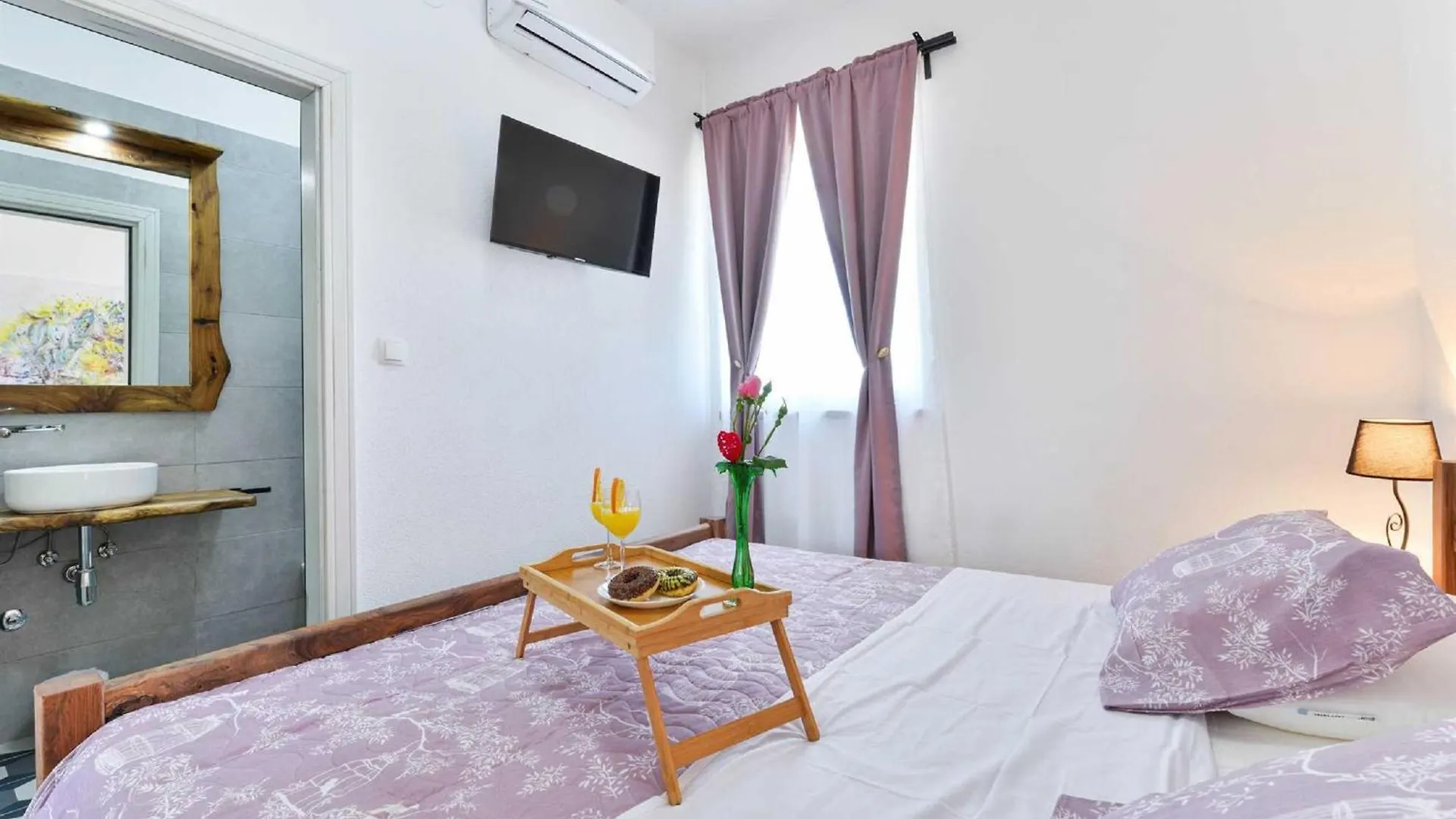 Villa Marinic With Private Pool , Zadar County Benkovac